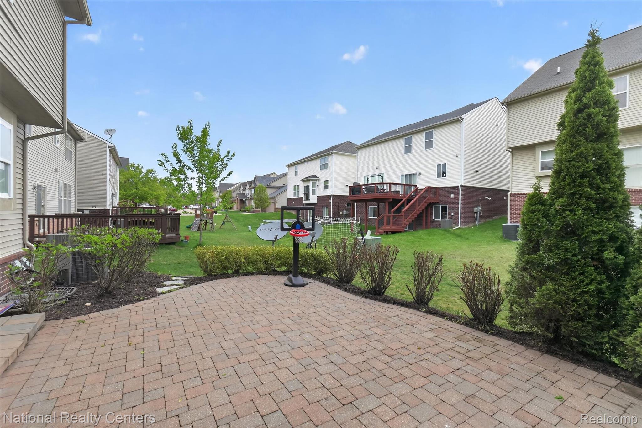 27412 Victoria Road Novi, MI 48374 - Photo 42 of 61 Expansive backyard featuring a paver patio and a lush green lawn