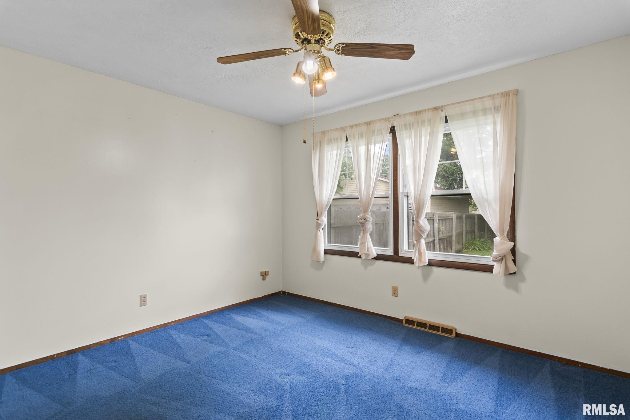3025 East Griffiths Avenue Springfield, IL 62702 - Photo 15 of 34