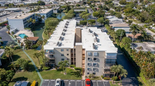 an aerial view of a house with outdoor space and lake view