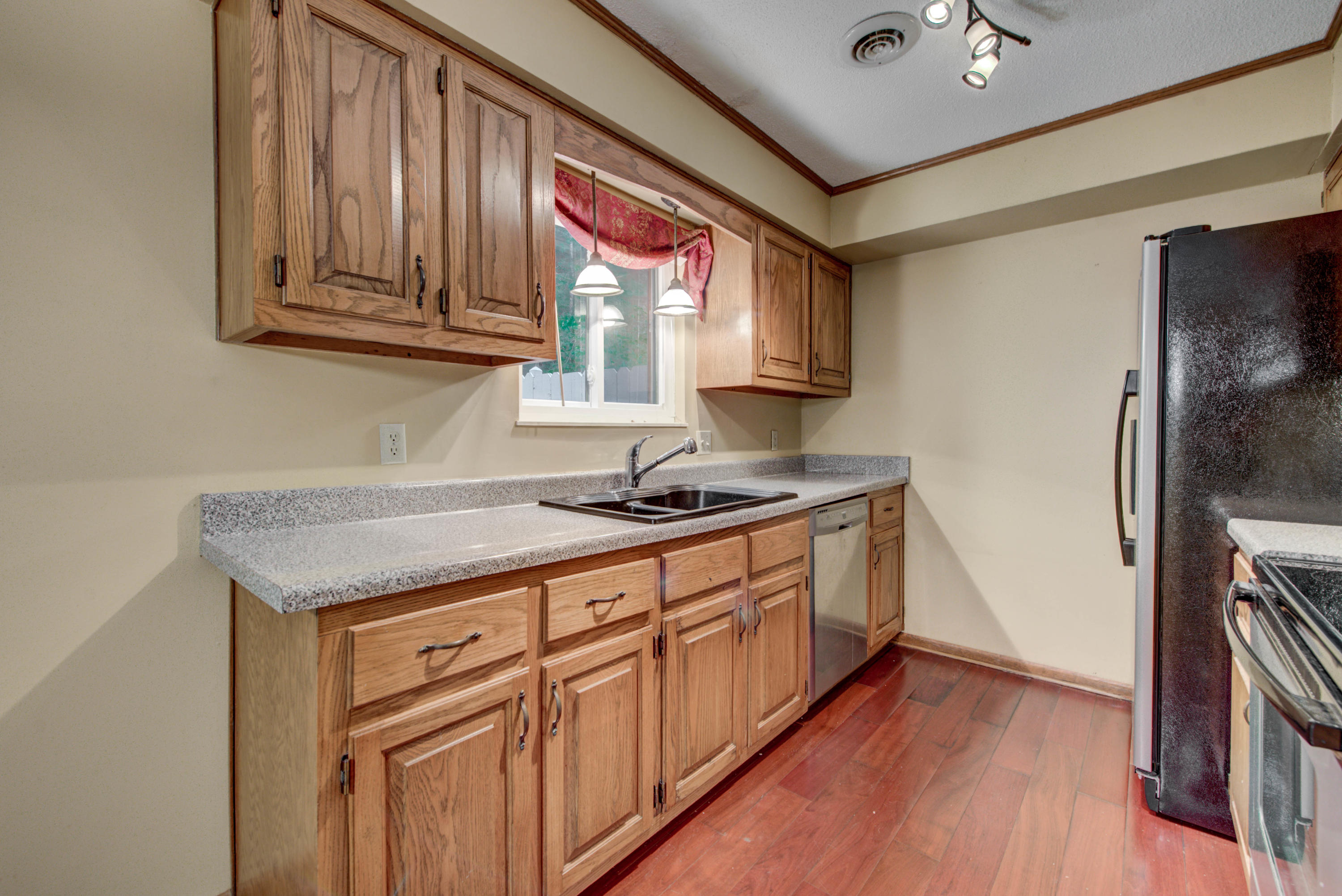 170 Hendrix Drive Oak Ridge, TN 37830 - Photo 9 of 20 9
