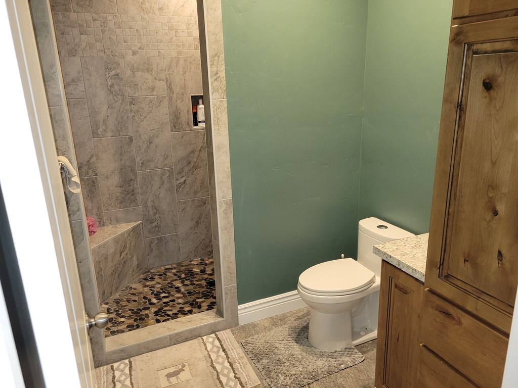 191 Clear Creek Road Cascade, ID 83611 - Photo 24 of 57 Bathroom to Bedroom #1
