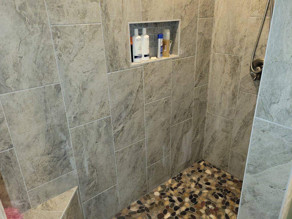191 Clear Creek Road Cascade, ID 83611 - Photo 25 of 57 Walk in shower