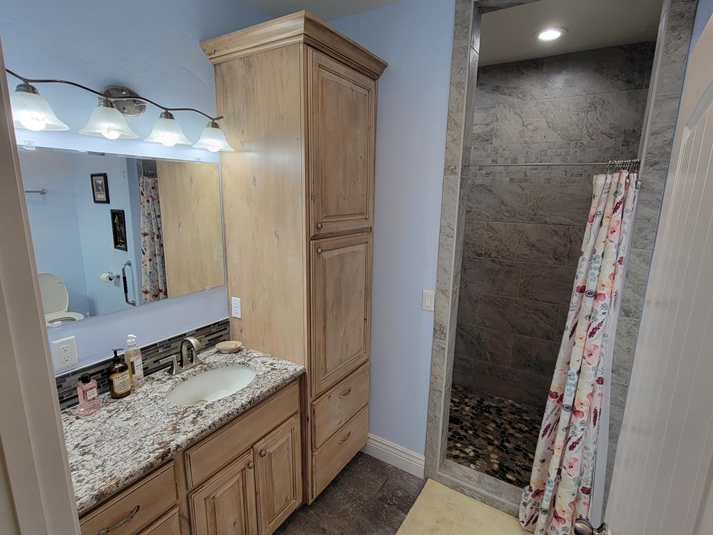 191 Clear Creek Road Cascade, ID 83611 - Photo 35 of 57 Walk in closet