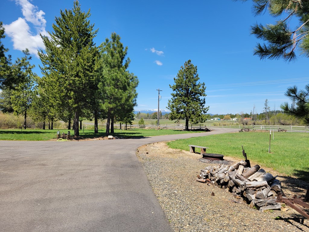 191 Clear Creek Road Cascade, ID 83611 - Photo 6 of 57 Paved driveway
