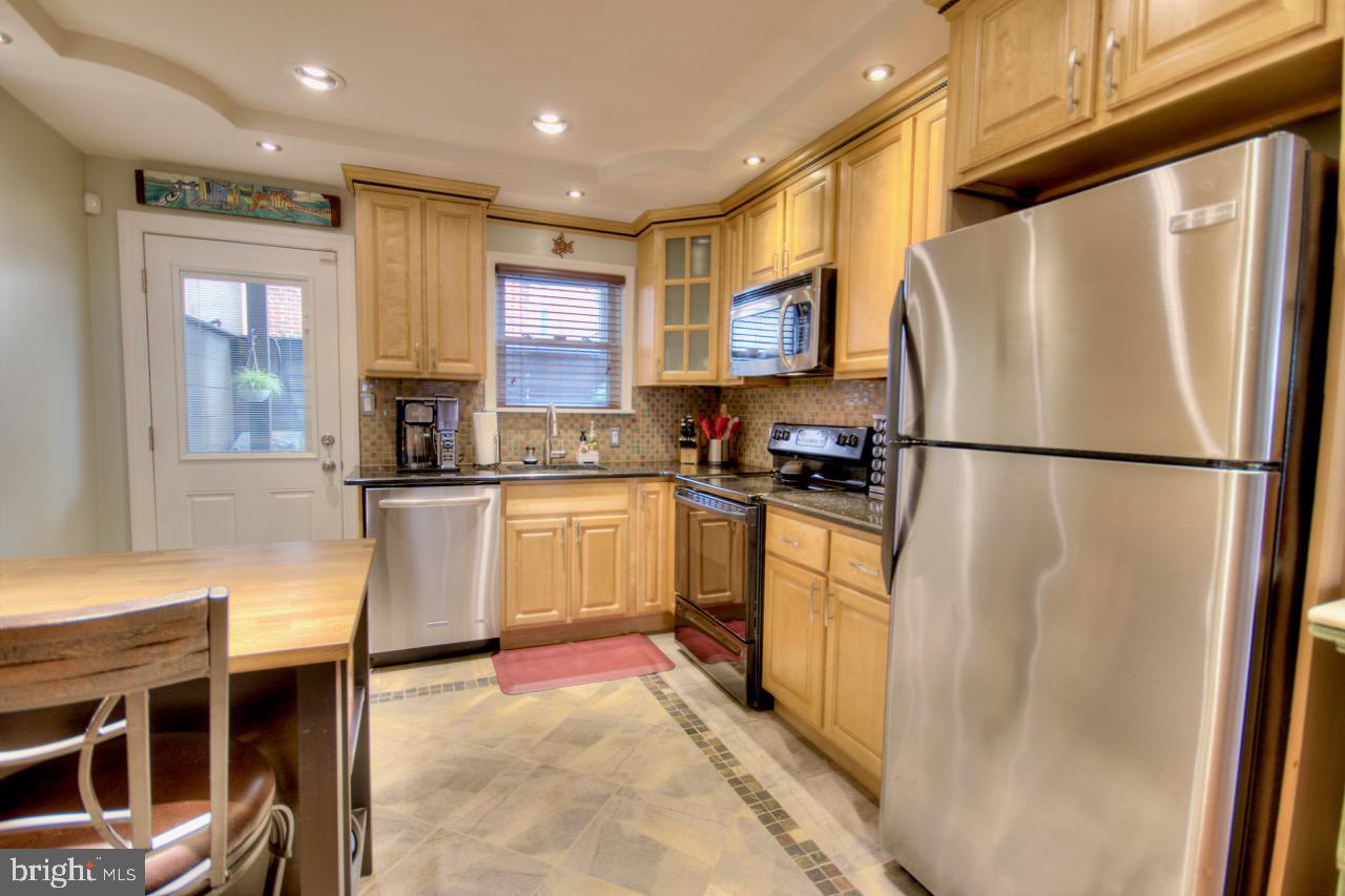 355 Gerritt Street Philadelphia, PA 19147 - Photo 10 of 28 Gallery Image 10