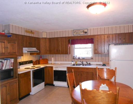 2650 Riverside Drive St. Albans, WV 25177 - Photo 5 of 13 Kitchen.