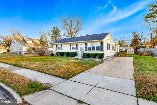 a view of house that has a yard