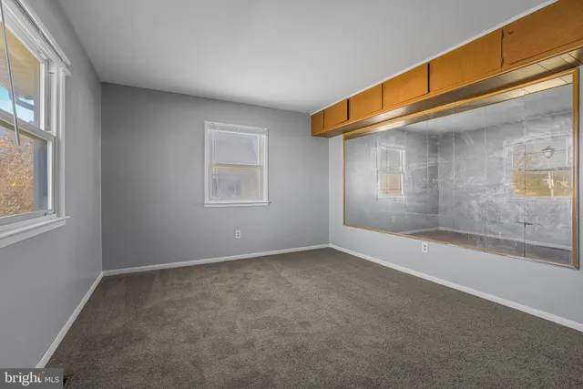 a view of empty room with window