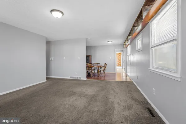 a view of livingroom with furniture