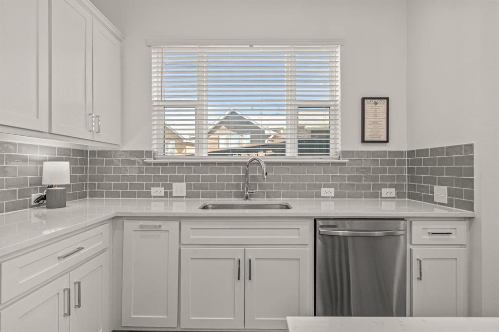 6324 Oakbend Circle Fort Worth, TX 76132 - Photo 11 of 35