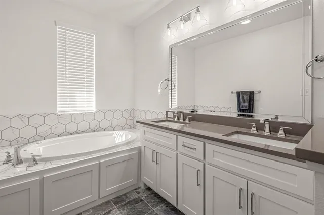 $429,900 | 6324 Oakbend Circle, Fort Worth, TX 76132