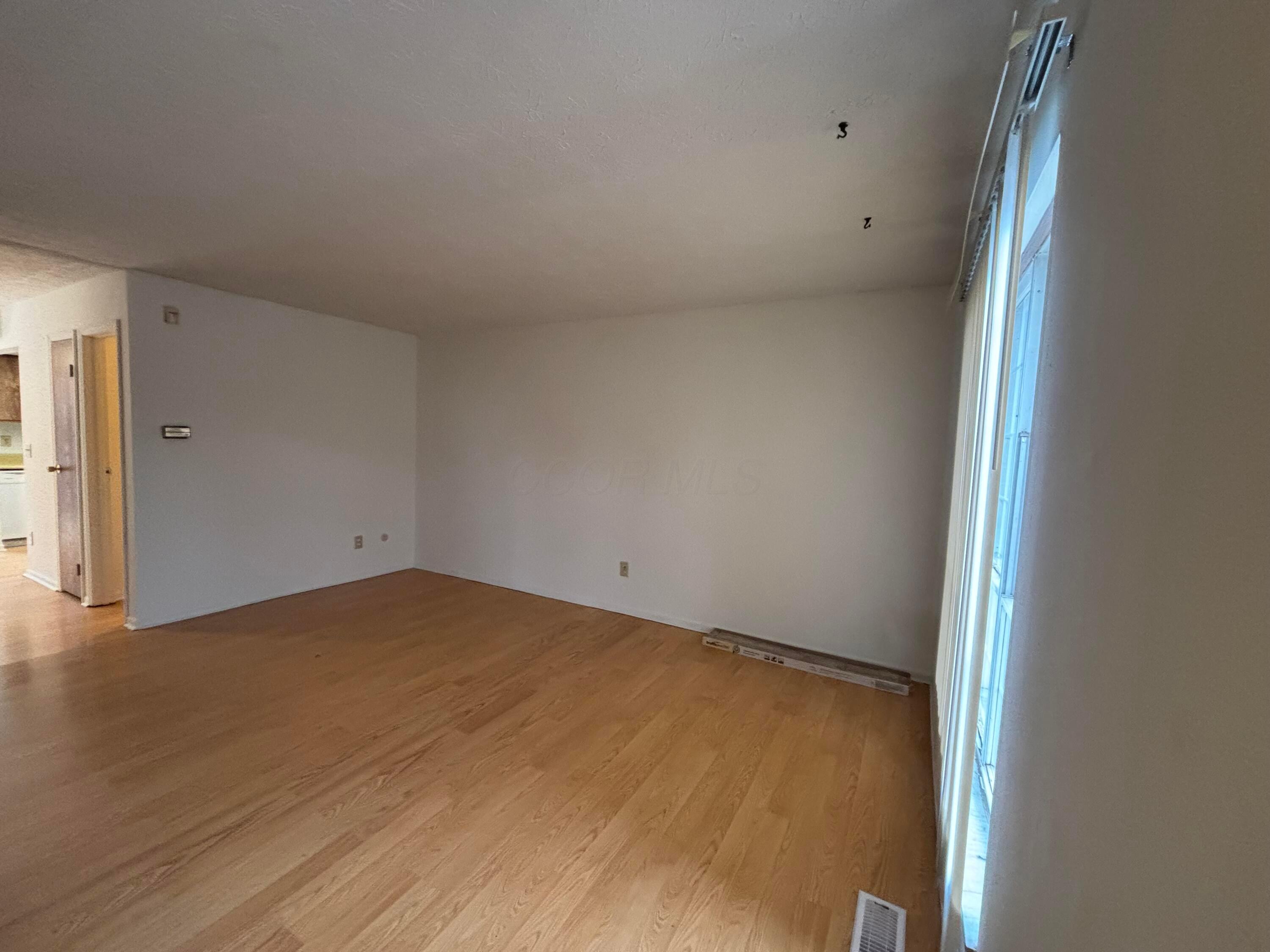 5348 Portland Street, Unit 47 Columbus, OH 43235 - Photo 3 of 17 IMG_4918