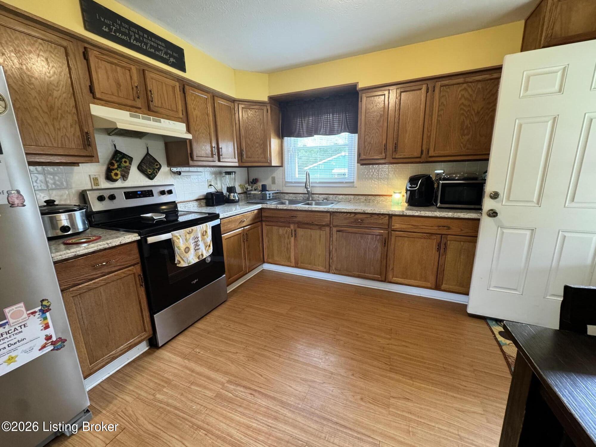 6801 Rutledge Road Louisville, KY 40258 - Photo 8 of 29 IMG_1286