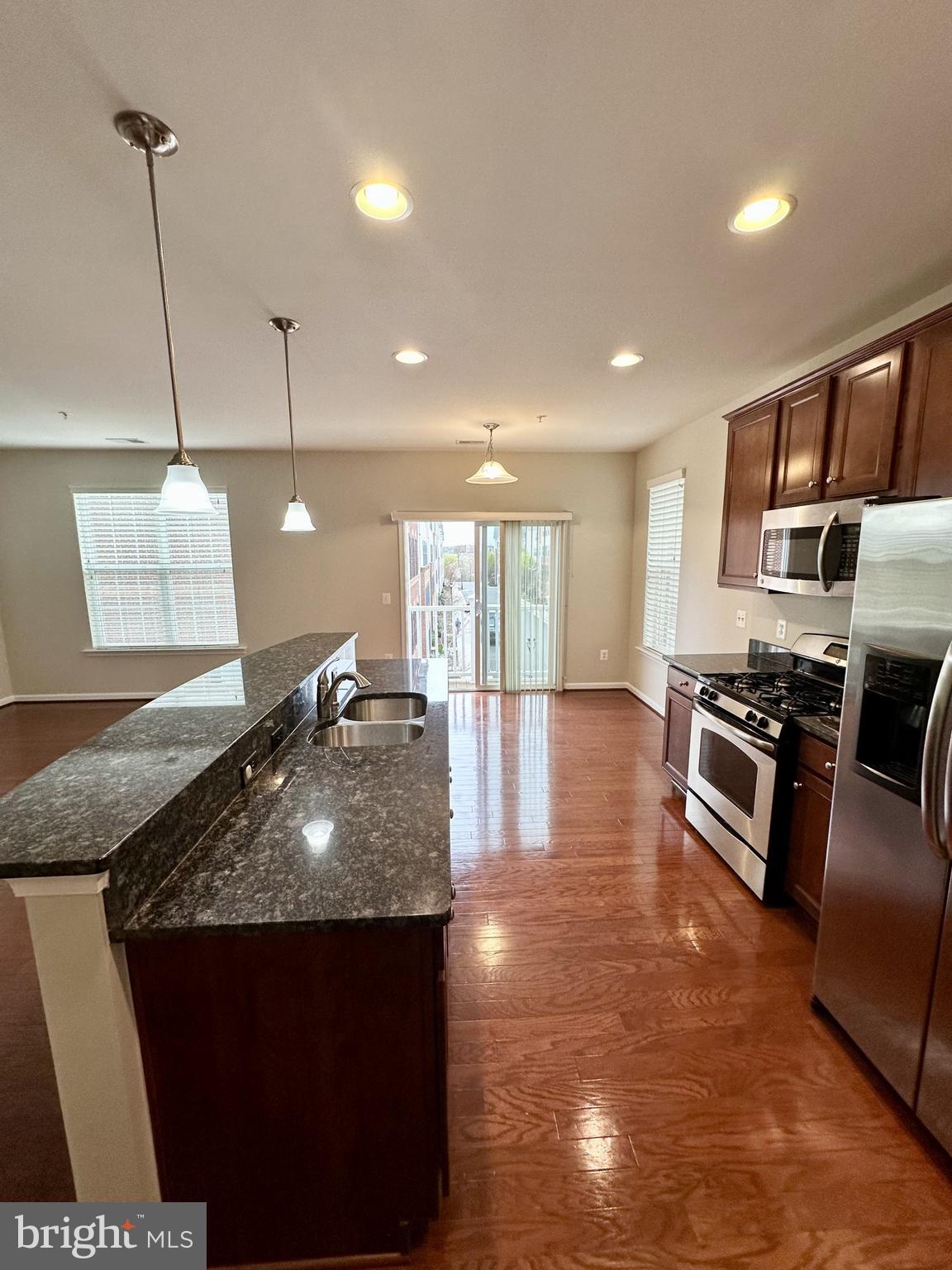43903 Centergate Drive Ashburn, VA 20148 - Photo 6 of 26 Spacious 2 level kitchen island