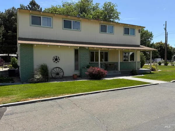 $1 | 105 Northeast 16th Street, Fruitland, ID 83619