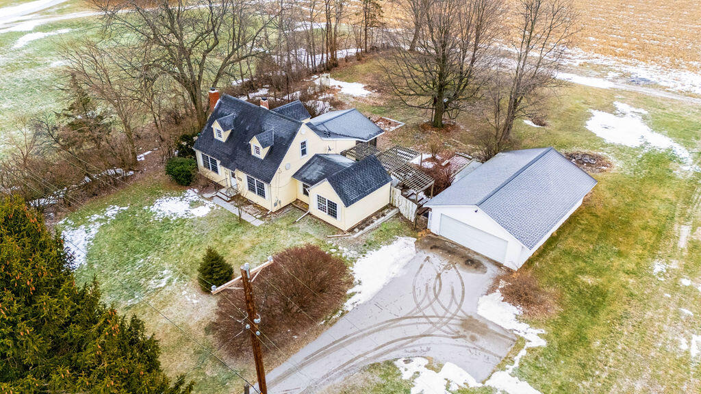 6608 North Branch Road Benton Harbor, MI 49022 - Photo 3 of 40 a34
