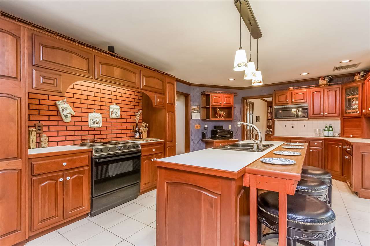 55 Tallant Road Pelham, NH 03076 - Photo 14 of 40