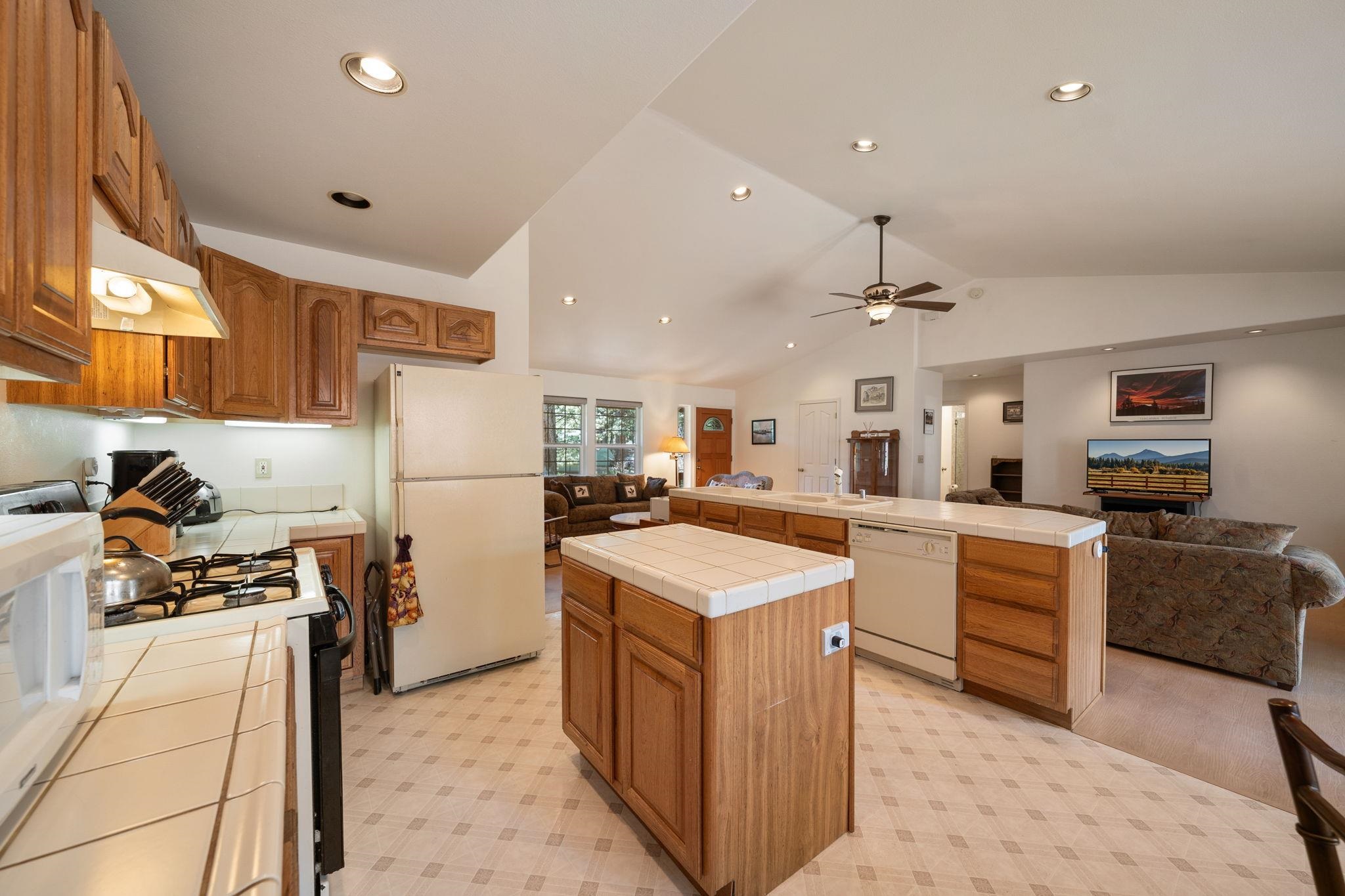 301 Mountain View Drive Calpine, CA 96124 - Photo 8 of 21