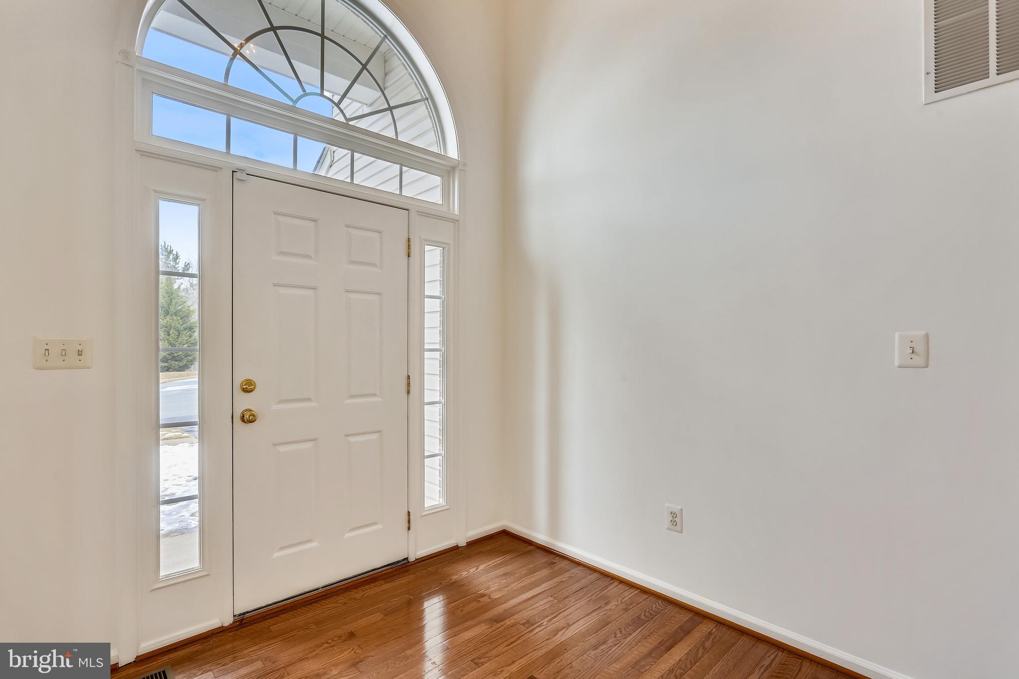 18519 Cornflower Road Boyds, MD 20841 - Photo 2 of 35 Elegant 2-Story Foyer