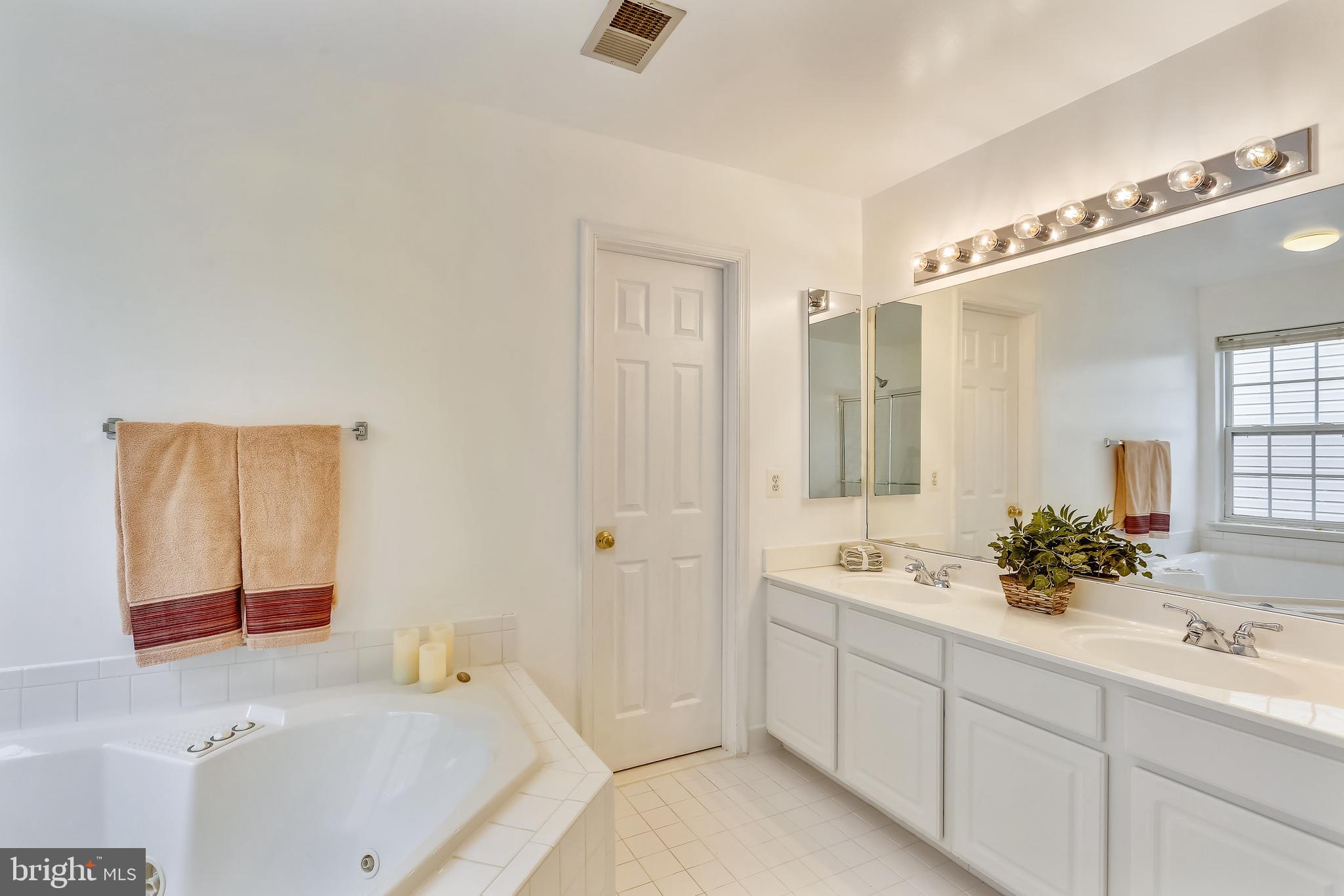 18519 Cornflower Road Boyds, MD 20841 - Photo 15 of 35 Master Bath with Jacuzzi Tub, double vanity & more