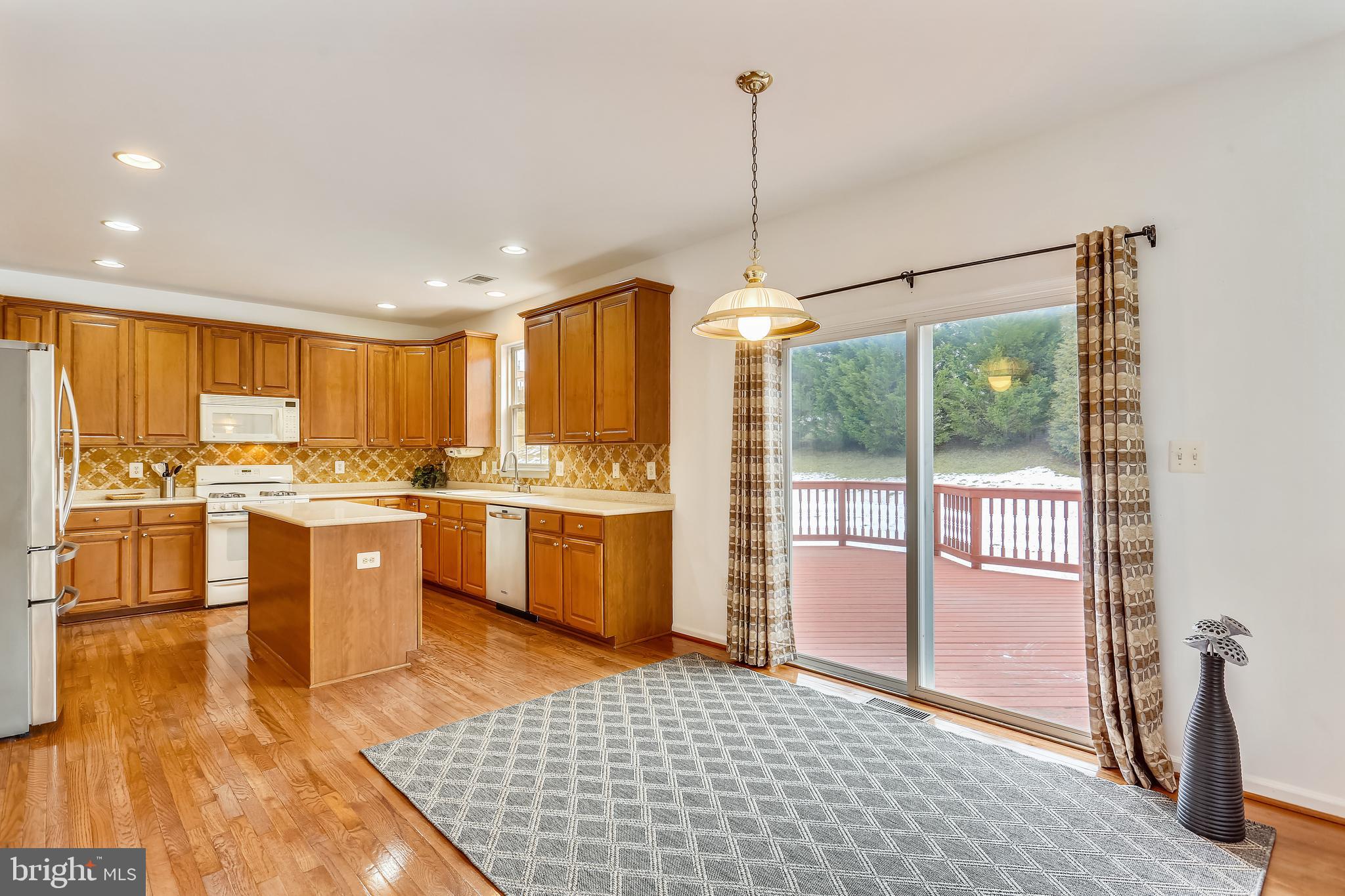 18519 Cornflower Road Boyds, MD 20841 - Photo 7 of 35 Breakfast Rom off Kitchen with Built-in Desk