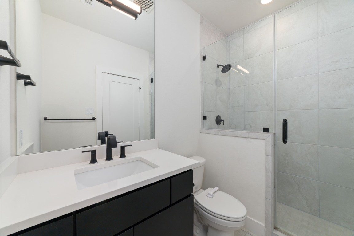 29627 Cir S Rnch Trail Fulshear, TX 77406 - Photo 43 of 50 Secondary bath with a clean, modern finish and no drop-off in quality or design.