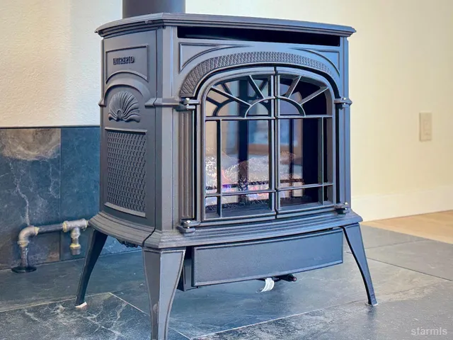 a view of entryway with a rug