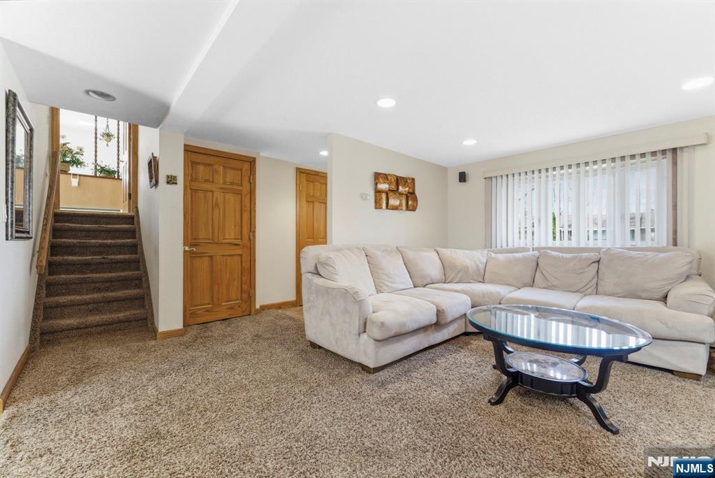 37 Farmingdale Road Wayne, NJ 07470 - Photo 22 of 49