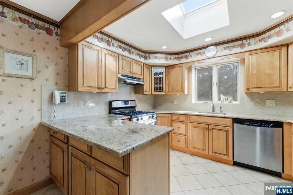 37 Farmingdale Road Wayne, NJ 07470 - Photo 8 of 49