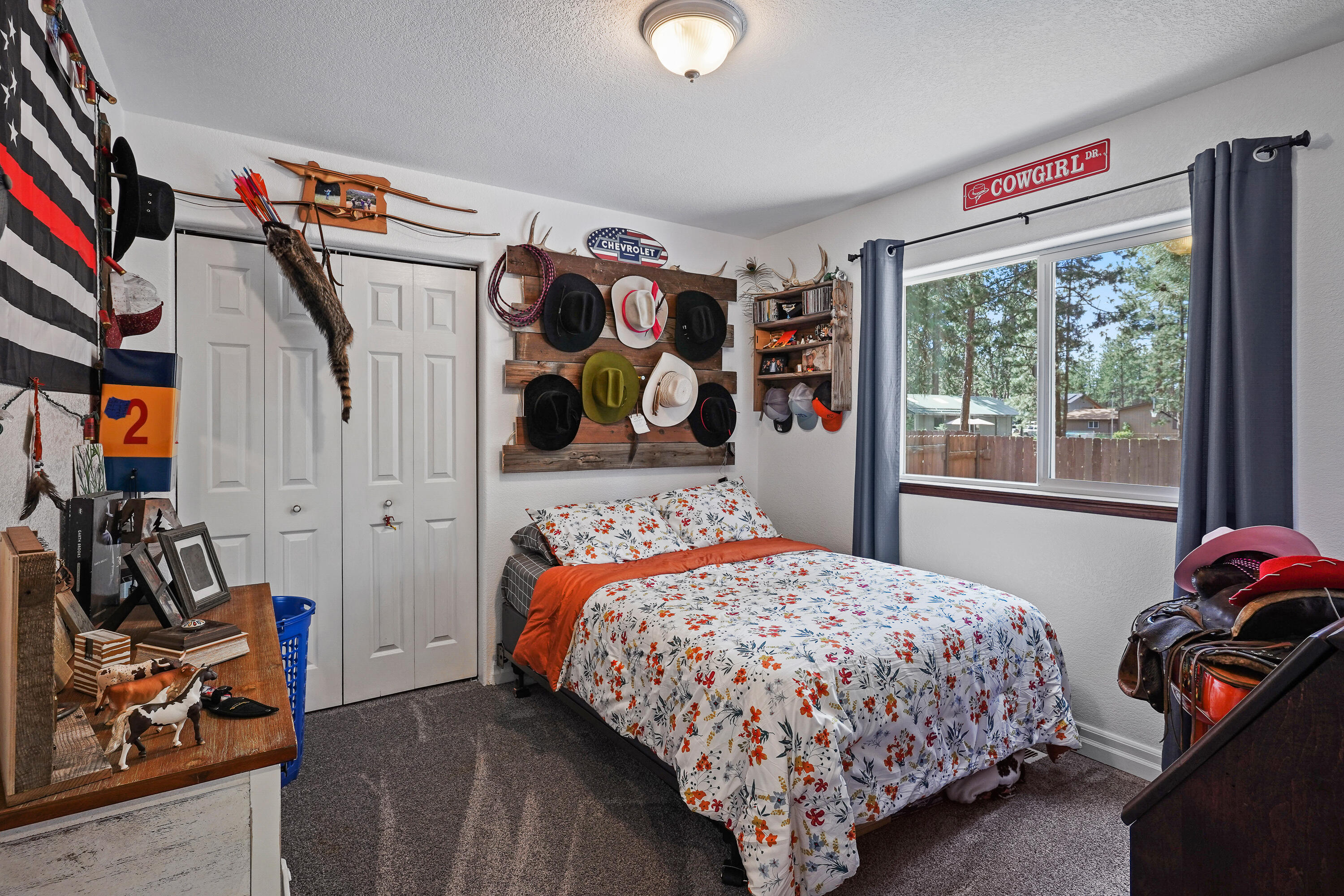 60060 Turquoise Road Bend, OR 97702 - Photo 28 of 58 Bedroom