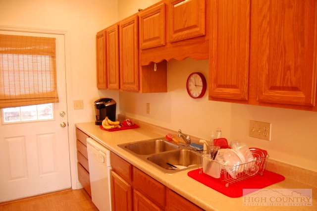 190-17 Ridge View Drive, Unit 17 Boone, NC 28607 - Photo 7 of 11 Gallery Image 7
