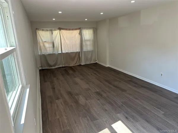$4,250 | 450 East Penn Street, Long Beach, NY 11561