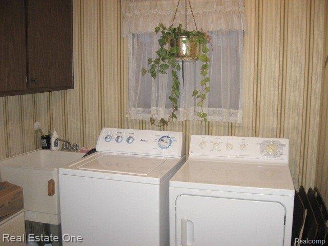 11356 Common Road Warren, MI 48093 - Photo 13 of 18 1st Flr Laundry w/Washer & Dryer