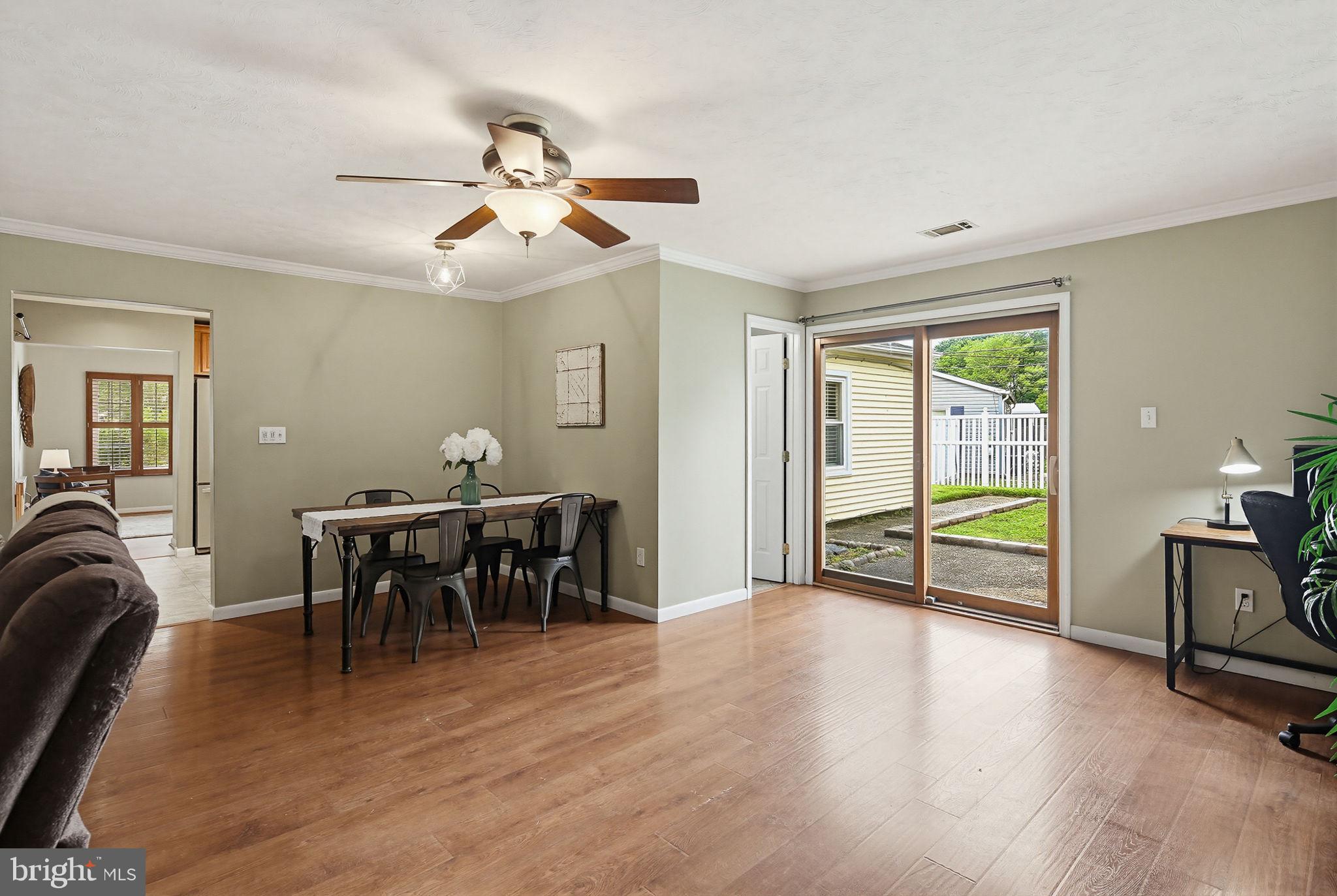 1124 Wynbrook Road Glen Burnie, MD 21060 - Photo 16 of 32 Bright and inviting open space.