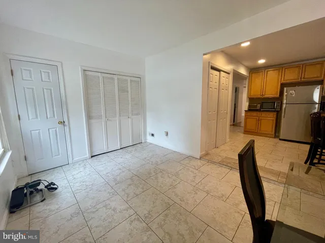 a view of livingroom with furniture