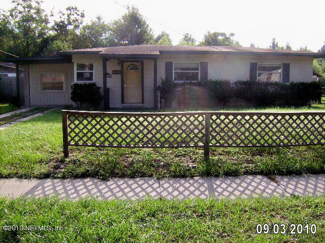 2839 Kline Road Jacksonville, FL 32246 - Photo 1 of 17 a front view of a house with a garden