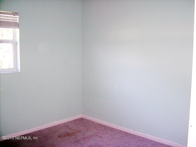 2839 Kline Road Jacksonville, FL 32246 - Photo 11 of 17 a small space with a window