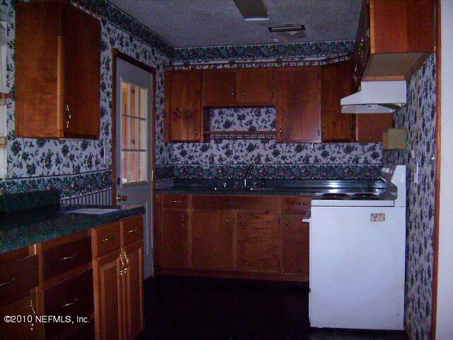 2839 Kline Road Jacksonville, FL 32246 - Photo 4 of 17 a bathroom with a sink and a mirror