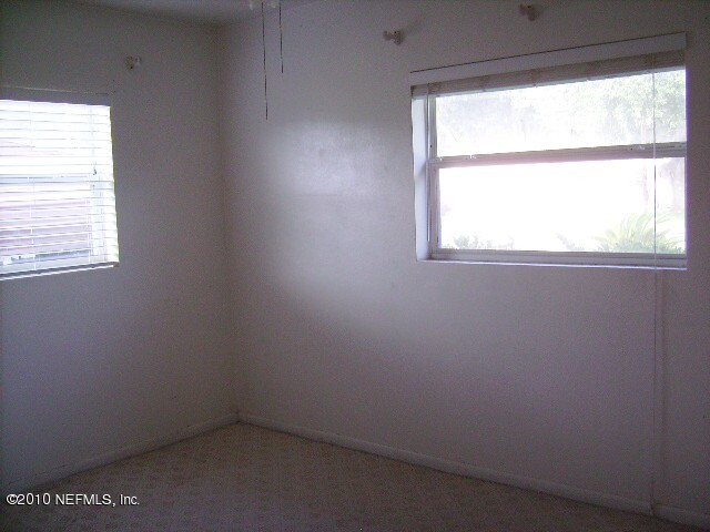 2839 Kline Road Jacksonville, FL 32246 - Photo 9 of 17 a small space with a window