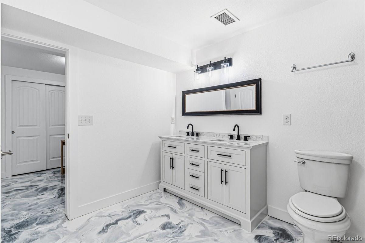 9421 South Crestmore Way Highlands Ranch, CO 80126 - Photo 31 of 44