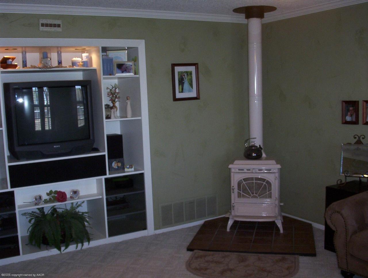 4207 Camp Lane Amarillo, TX 79110 - Photo 3 of 11 a living room with furniture