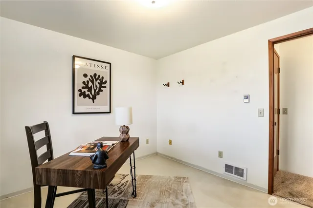 a view of a livingroom with furniture