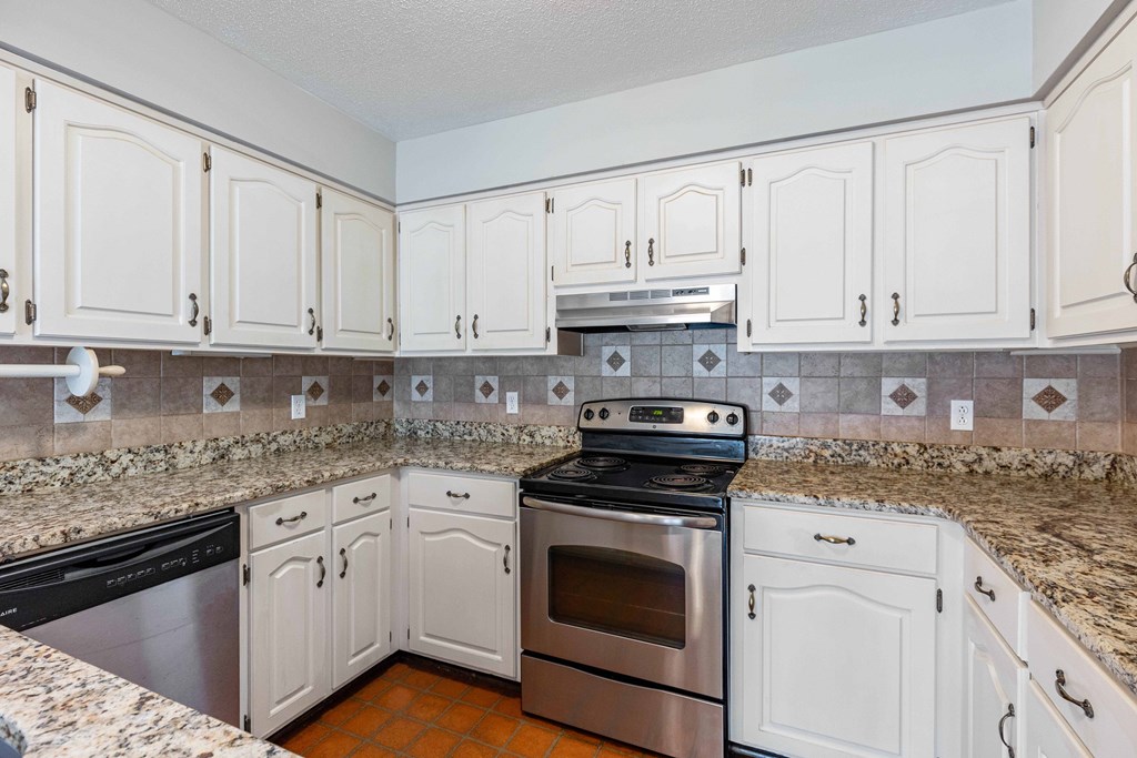 6104 Candlestick Loop Columbus, GA 31909 - Photo 14 of 41 Kitchen with Granite Countertops & Tile Backsplash