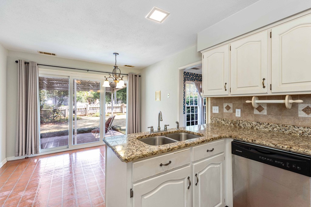 6104 Candlestick Loop Columbus, GA 31909 - Photo 16 of 41 Kitchen & Breakfast Area