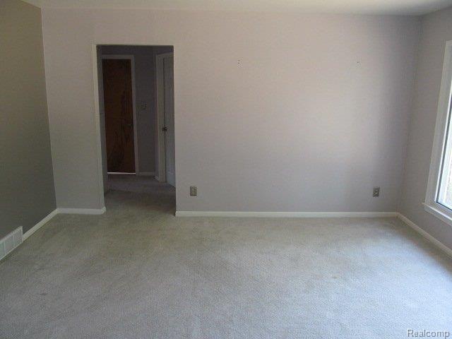 31635 Marblehead Road Farmington, MI 48336 - Photo 7 of 16 261-917337 - Living Room.JPG