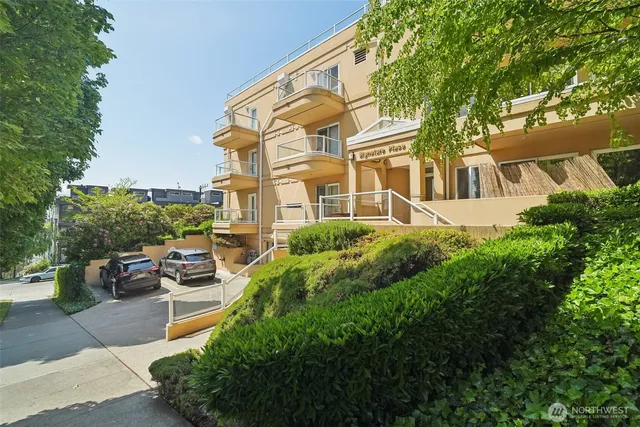 $626,000 | 801 2nd Avenue North, Unit 204, Seattle, WA 98109