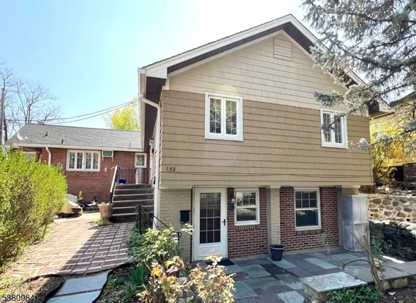 $2,100 | 132 Lincoln Street, Unit 2, Boonton, NJ 07005