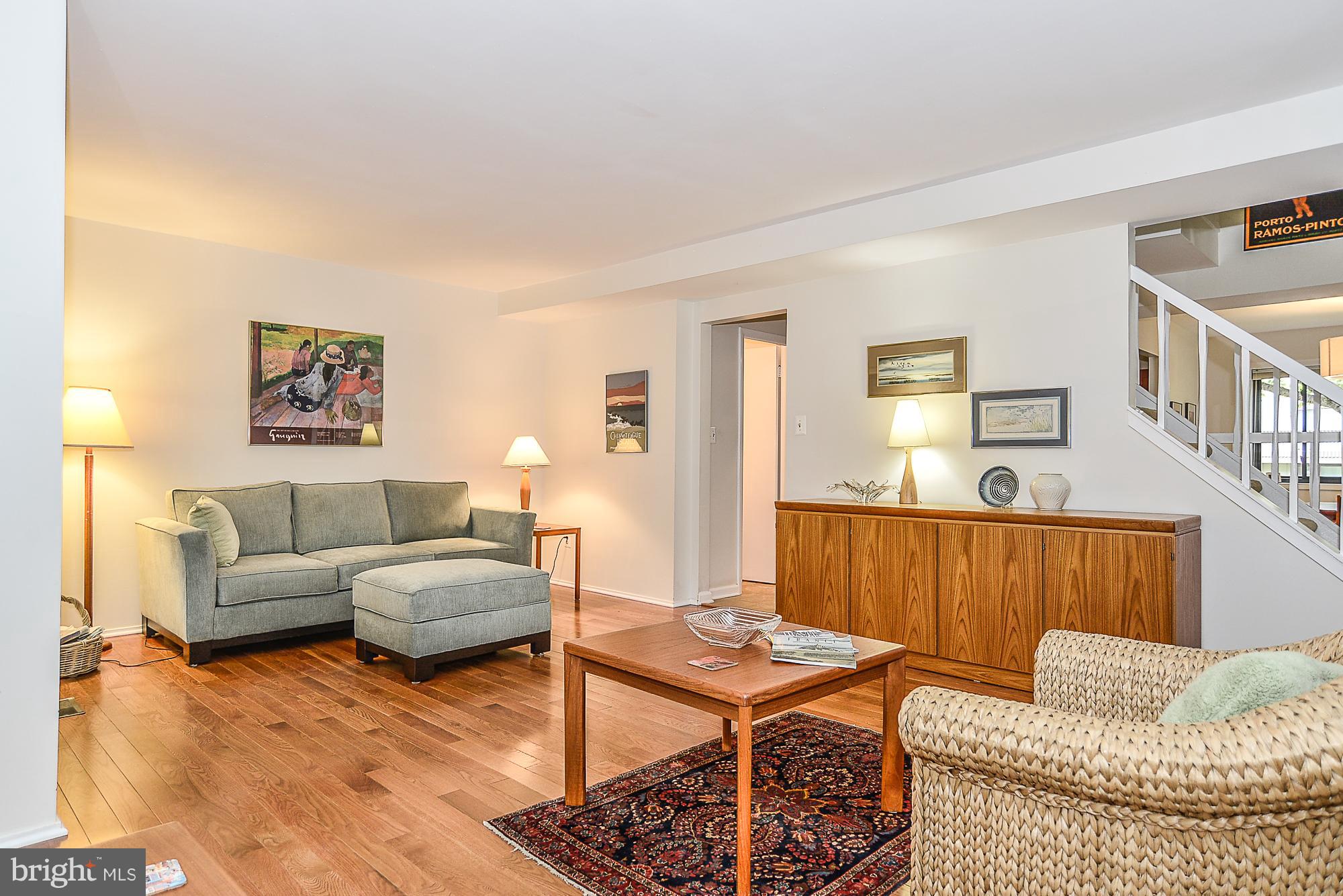 2001 Winged Foot Court Reston, VA 20191 - Photo 6 of 30 Living Room