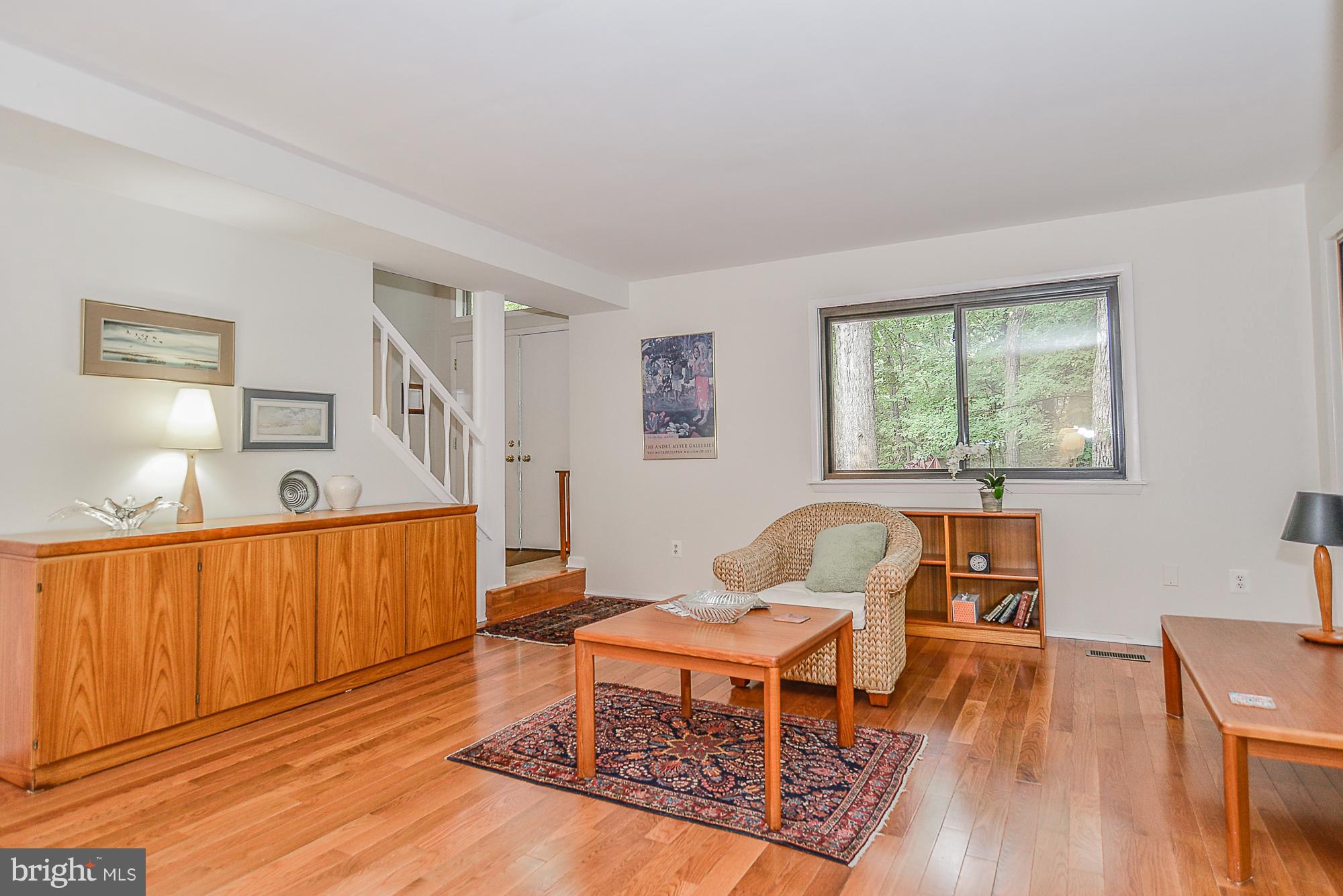 2001 Winged Foot Court Reston, VA 20191 - Photo 7 of 30 Living Room