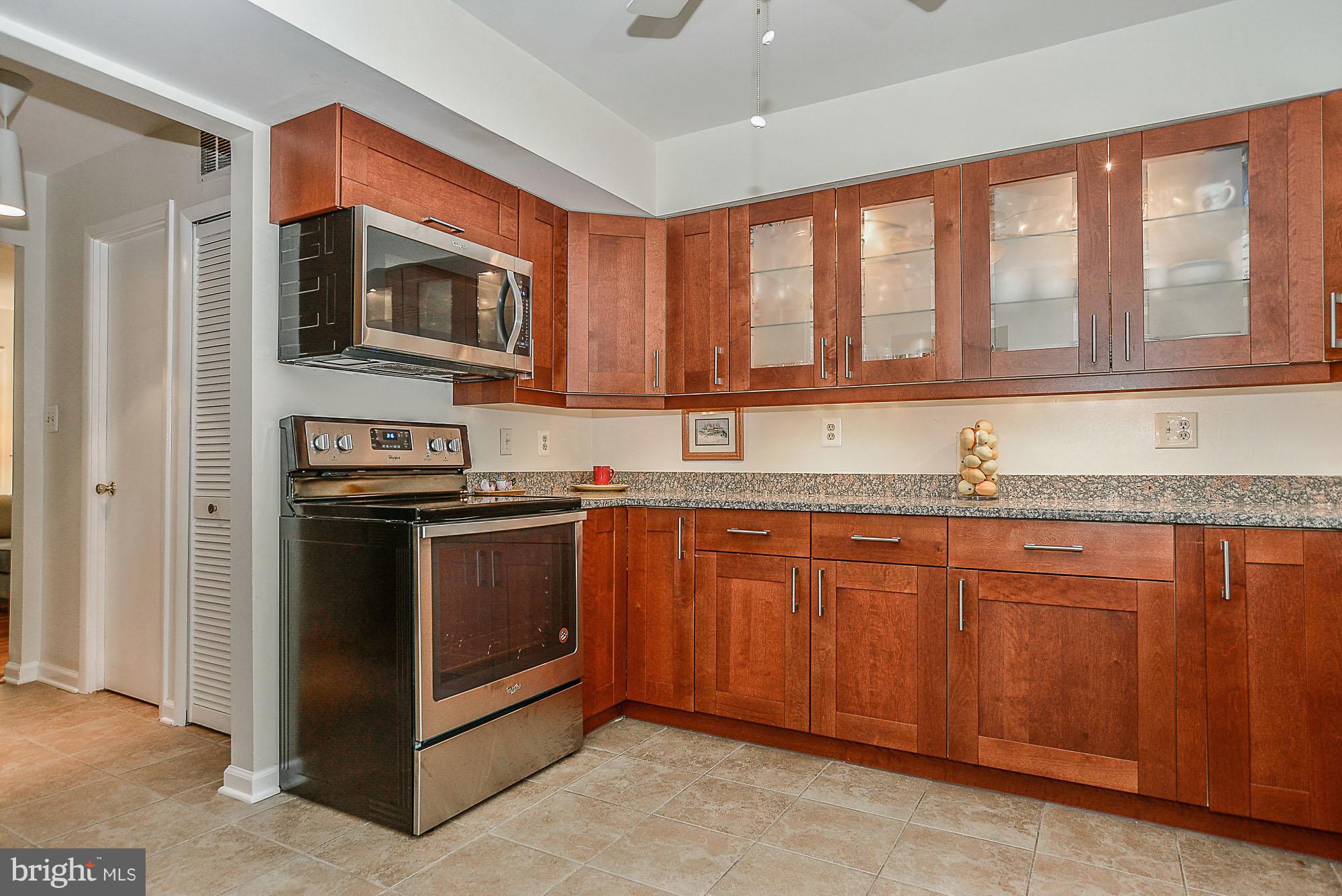 2001 Winged Foot Court Reston, VA 20191 - Photo 9 of 30 Kitchen w New Oven/cook-top and Microwave